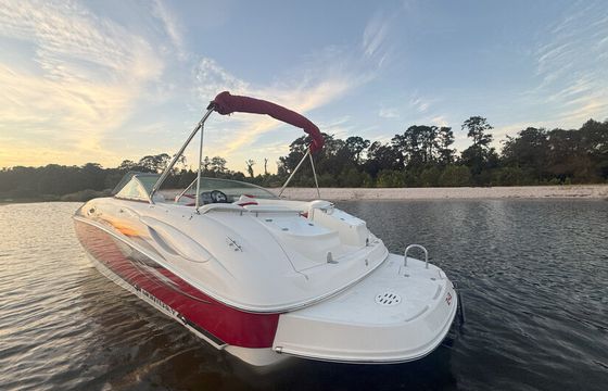 Sleek Monterey Boat – Perfect for Cruising and Water Sports