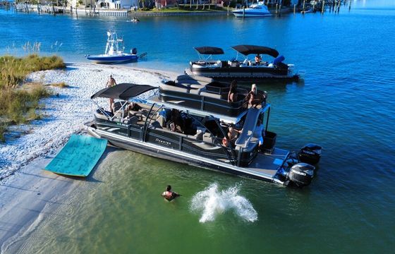 Big Pontoona - Yacht Amenities / Pontoon Fun