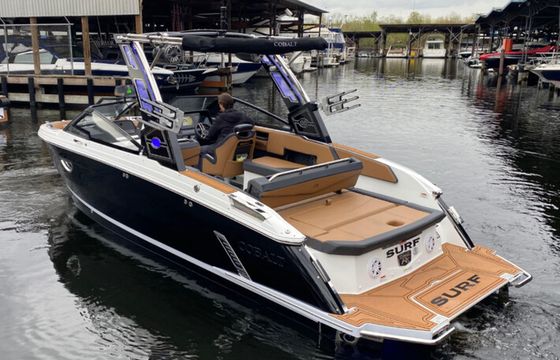 Ultimate big lake cruising and surf machine- Cobalt R6 Surf