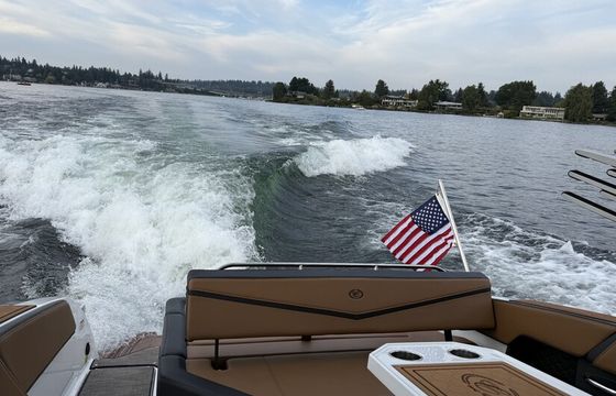 Ultimate big lake cruising and surf machine- Cobalt R6 Surf
