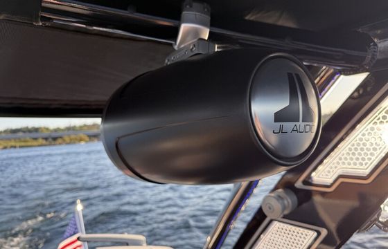 Ultimate big lake cruising and surf machine- Cobalt R6 Surf