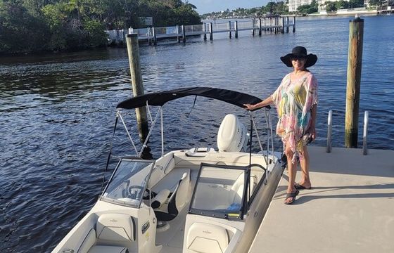 Fun and comfortable cruising boat