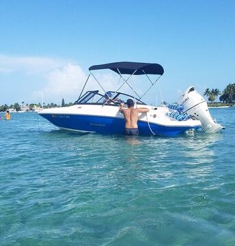 Fun and comfortable cruising boat