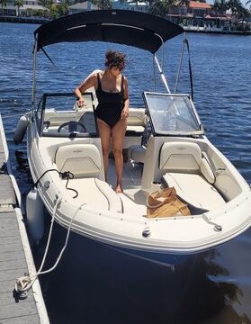 Fun and comfortable cruising boat