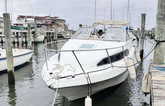 22’ Bayliner Cruiser - 5 Persons - Fishing- Onboard Water and Toilet