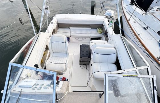 22’ Bayliner Cruiser - 5 Persons - Fishing- Onboard Water and Toilet