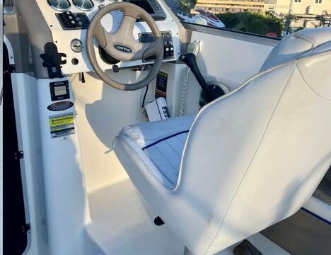 22’ Bayliner Cruiser - 5 Persons - Fishing- Onboard Water and Toilet