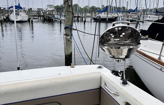 22’ Bayliner Cruiser - 5 Persons - Fishing- Onboard Water and Toilet