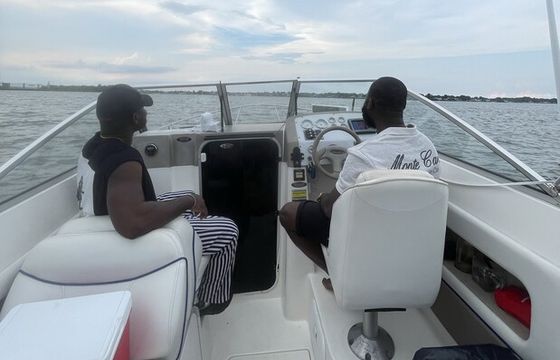 22’ Bayliner Cruiser - 5 Persons - Fishing- Onboard Water and Toilet