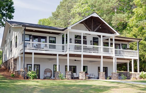Lake Oconee's Only Floating Hot Tub Boat – Unforgettable Escape!