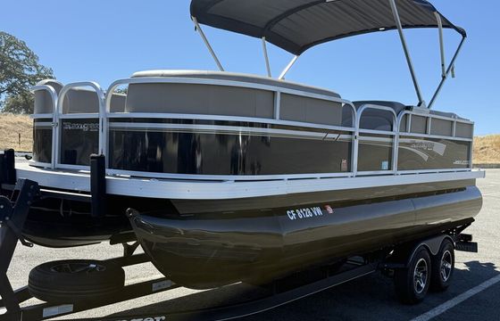 2023 Ranger 200C Pontoon Boat Rental – Cruise in Comfort &amp; Style!