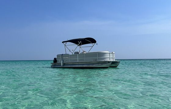 Spacious Luxury Cruiser for Crab Island, Fishing and Beach Adventures