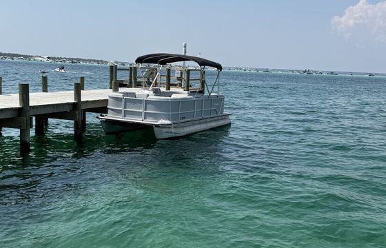 Spacious Luxury Cruiser for Crab Island, Fishing and Beach Adventures