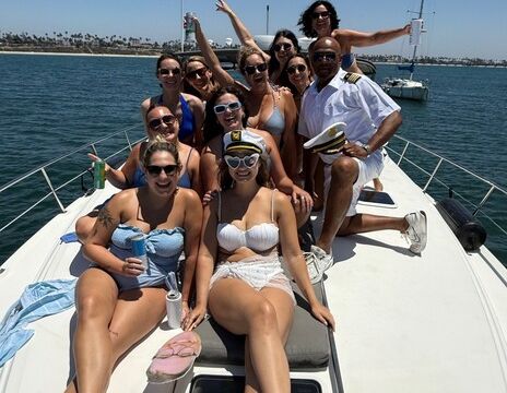 42' Sea Ray Sundancer Luxury Yacht - Explore Scenic Los Alamitos Bay