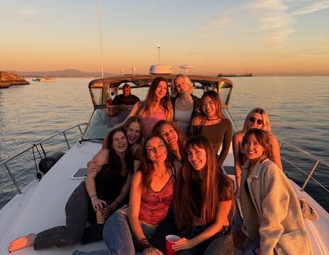 42' Sea Ray Sundancer Luxury Yacht - Explore Scenic Los Alamitos Bay