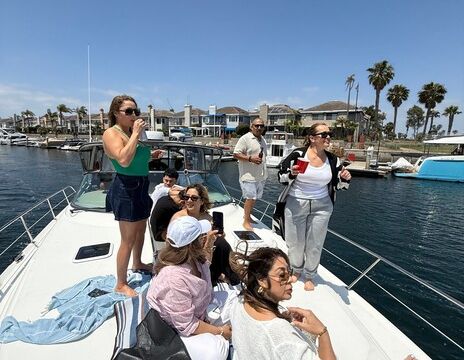 42' Sea Ray Sundancer Luxury Yacht - Explore Scenic Los Alamitos Bay