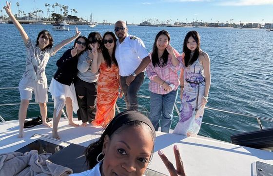 42' Sea Ray Sundancer Luxury Yacht - Explore Scenic Los Alamitos Bay