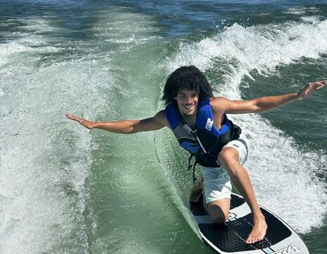 Malibu M235 wakesurf boat