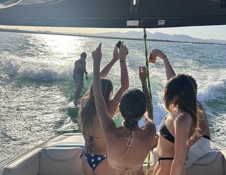 Malibu M235 wakesurf boat