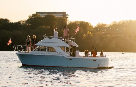 Cruise DC in Retro Style aboard American Pie