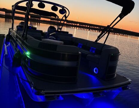 16 person 30 foot 300 HP Tritoon! Pontoon in style and enjoy the space