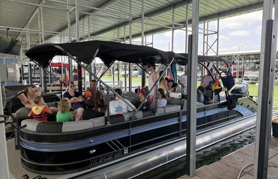 16 person 30 foot 300 HP Tritoon! Pontoon in style and enjoy the space