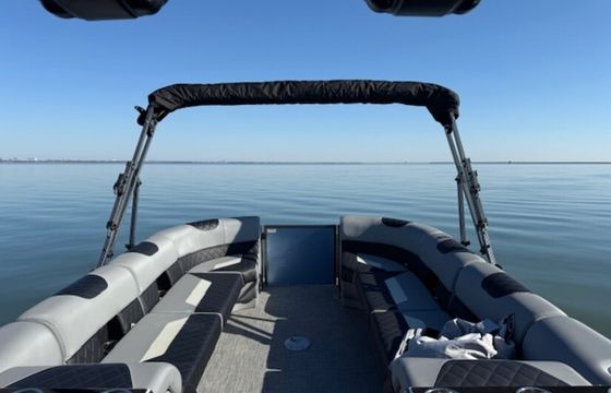 16 person 30 foot 300 HP Tritoon! Pontoon in style and enjoy the space