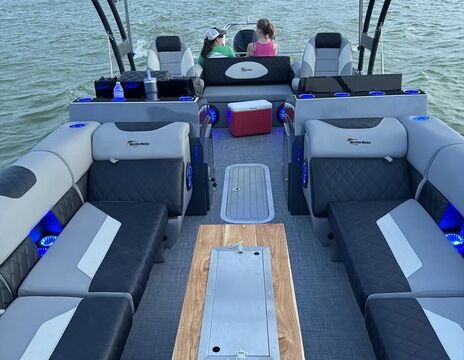16 person 30 foot 300 HP Tritoon! Pontoon in style and enjoy the space