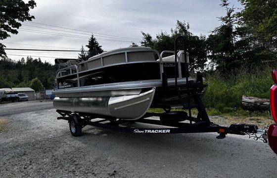 SWEET PONTOON FOR FRIENDS &amp; FAMILY