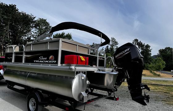 SWEET PONTOON FOR FRIENDS &amp; FAMILY
