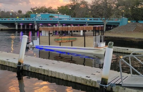 Tiki boat