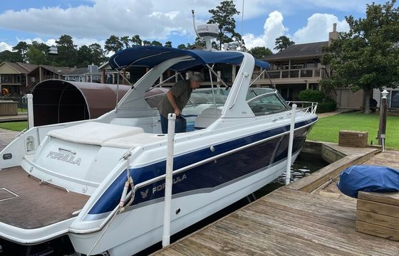 Stunning 35' Formula Sun Sport Charter on Lake Michigan
