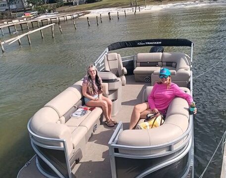 2025 SunTracker Pontoon – Smooth, Spacious & Ready for Fun!