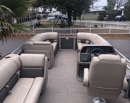 2025 SunTracker Pontoon – Smooth, Spacious & Ready for Fun!