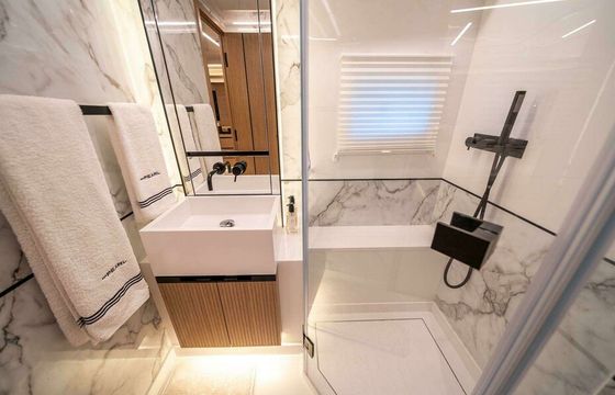 62ft 2023 Pearl – Ultra-Luxury Modern Yacht Experience