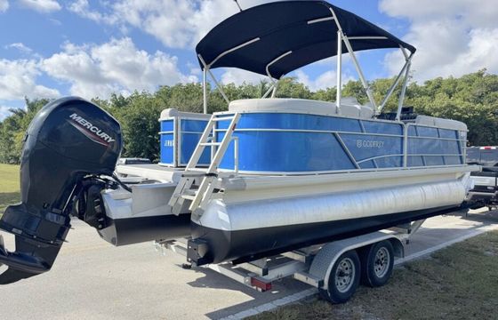 Tritoon Boat Rental – Explore Tampa Bay in Style