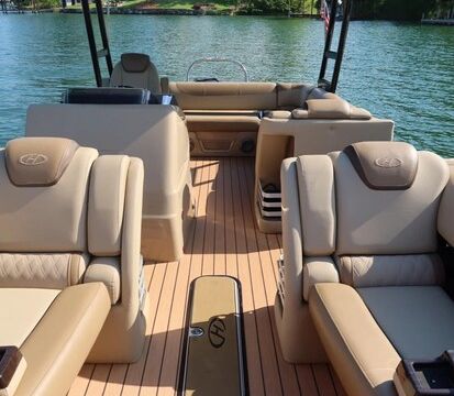 Harris Grand Mariner 25' Pontoon with water accessories included