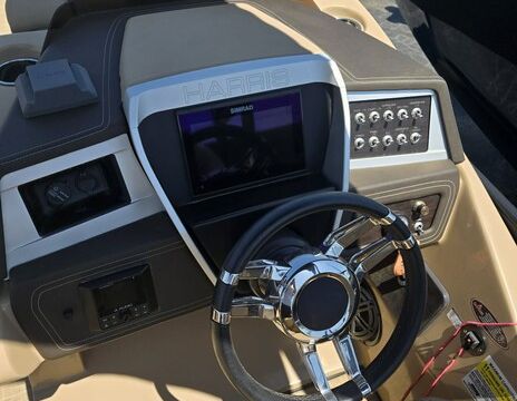 Harris Grand Mariner 25' Pontoon with water accessories included