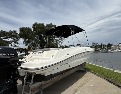 2022 Bayliner VR6 Outboard – Fun in the Sun at Panama City Beach