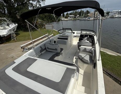 2022 Bayliner VR6 Outboard – Fun in the Sun at Panama City Beach