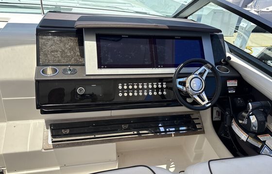Luxury Sea Ray – Smooth Rides, Unforgettable Views