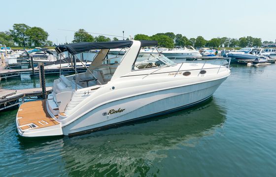 Anchor in the Famous Chicago Playpen! 37' Rinker Fiesta Vee