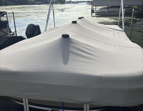 Family-Friendly Quest Pontoon Rental | Seats 10