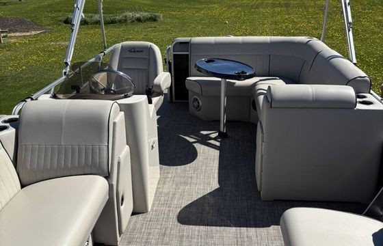 Family-Friendly Quest Pontoon Rental | Seats 10