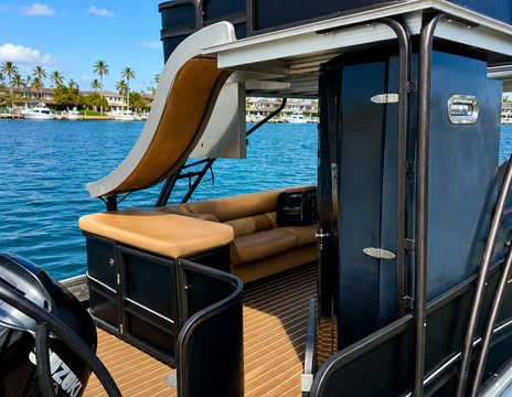 Luxury 35ft 2022 Escalante Party Boat (Fully Licensed W/ Captain!)