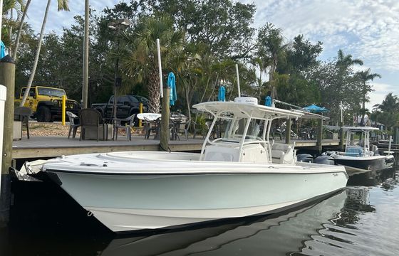 32' Edgewater Center Console — Twin Yamaha 300s | Fishing &amp; Cruising