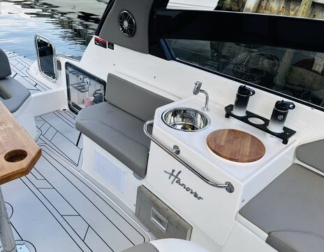 Brand-New 2025 Hanover 305 Luxury Yacht