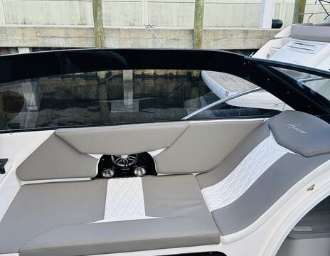 Brand-New 2025 Hanover 305 Luxury Yacht
