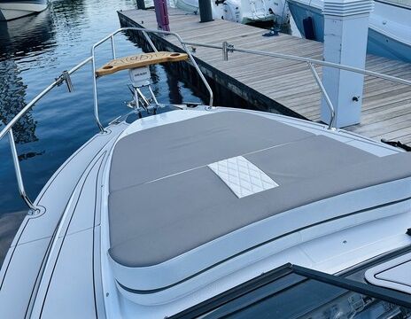 Brand-New 2025 Hanover 305 Luxury Yacht