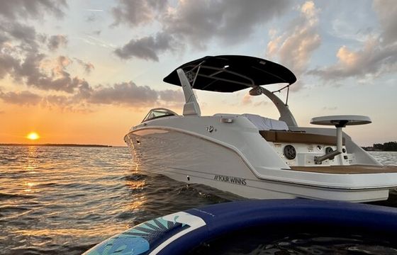 Brand New 2025 Four Winns HD8 with captain and host included